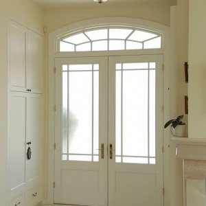 הרימו את כניסת הבית שלכם עם דלתות כניסה מזכוכית עץ מעודנות